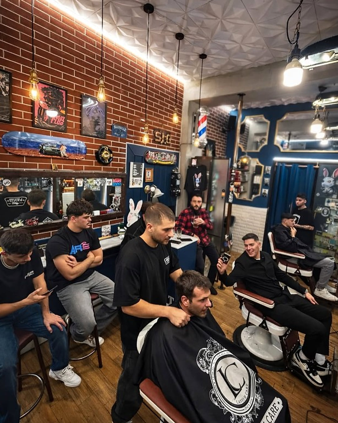 Ο χώρος του Smokey Rabbit Barbershop